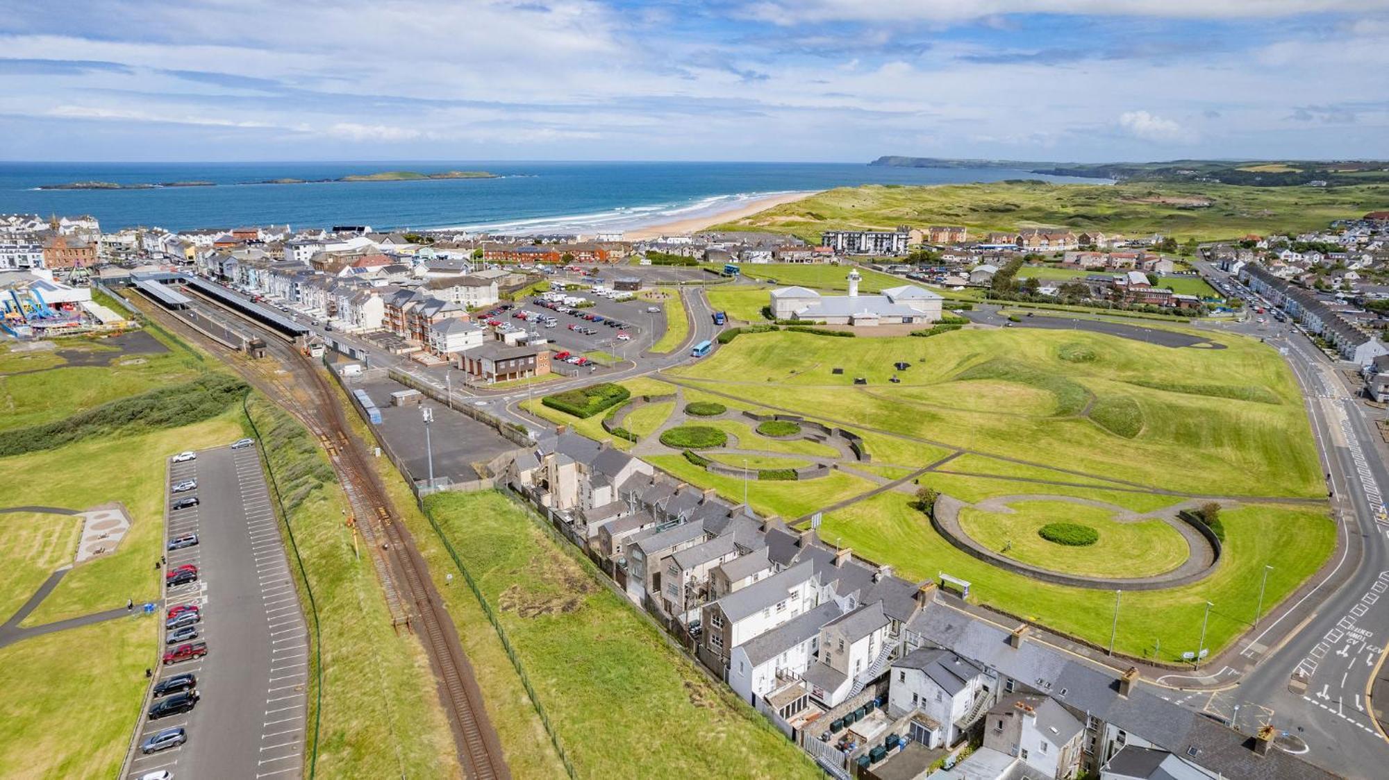 1 Dunluce Park - By The Sea Apartment *