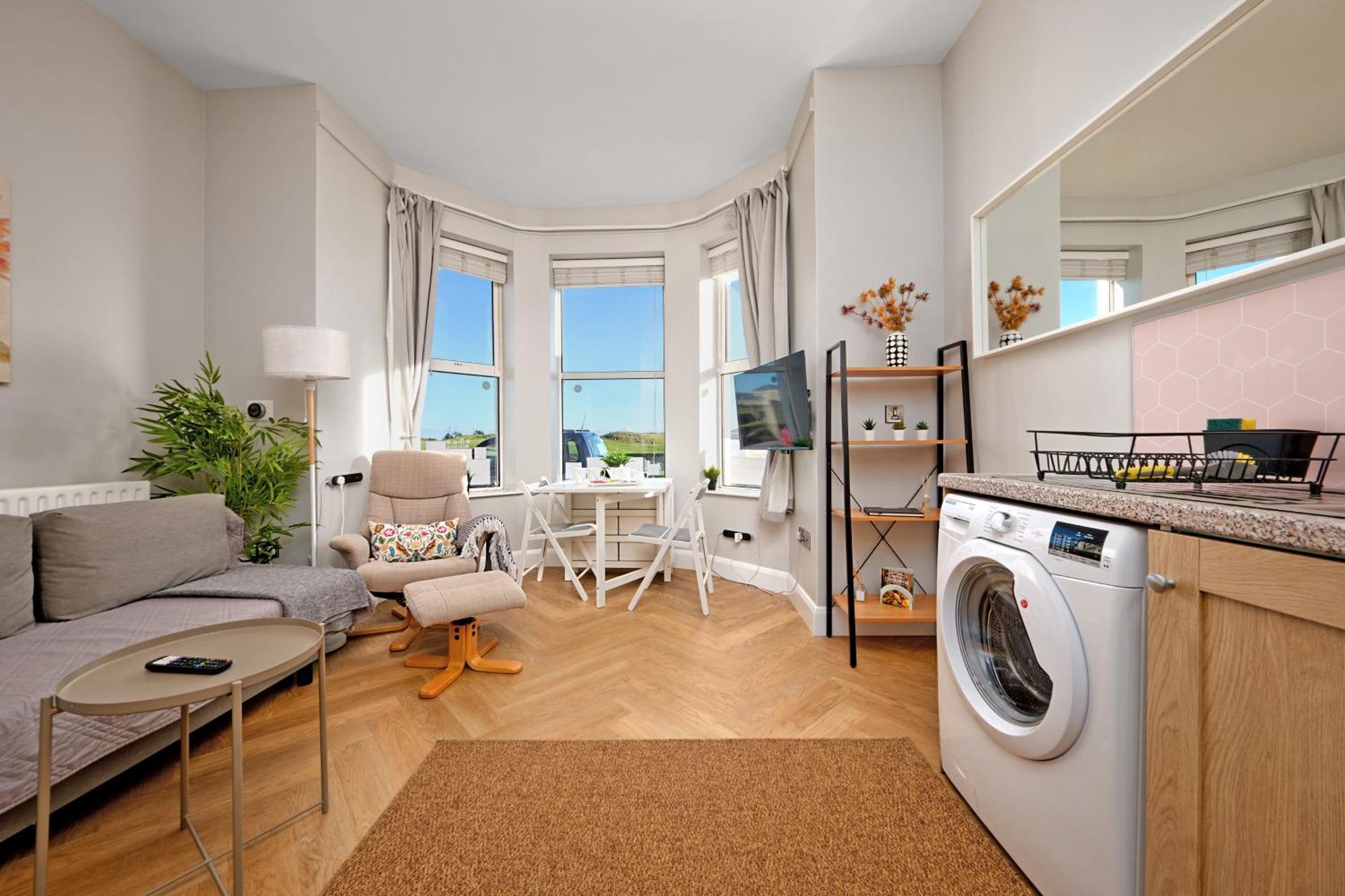 1 Dunluce Park - By The Sea